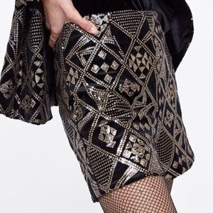 NWT Zara beautiful black velvet with gold sequins high waisted shorts and lined